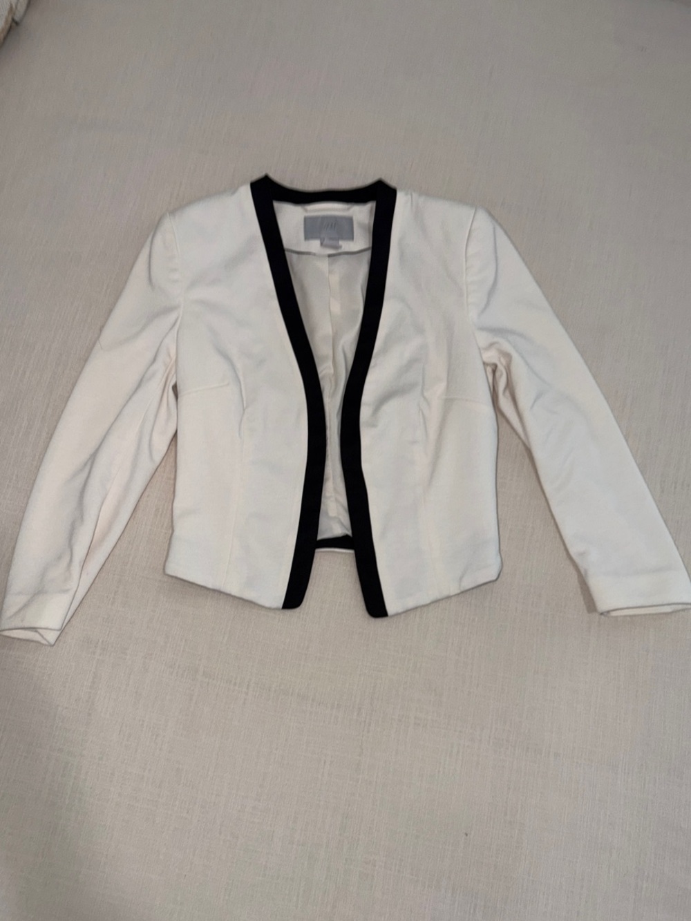H&M White Black Contrast Trim Cropped Blazer Jacket Size 4